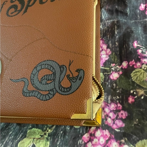 Rare Limited Edition Cakeworthy Hocus Pocus Book of Spells Clutch - Picture 11 of 12